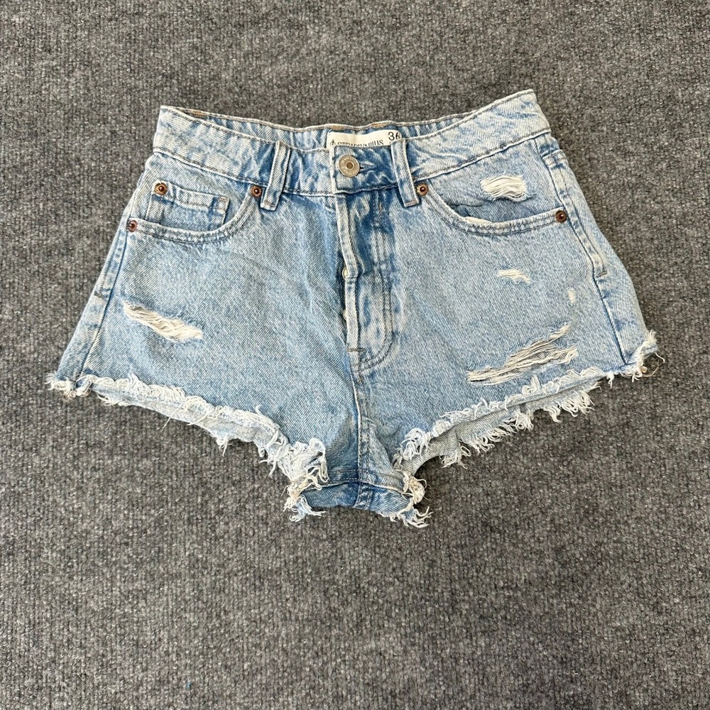Stradivarius Shorts Womens Size 4 Light Wash Distressed Denim High Waist Cutoff